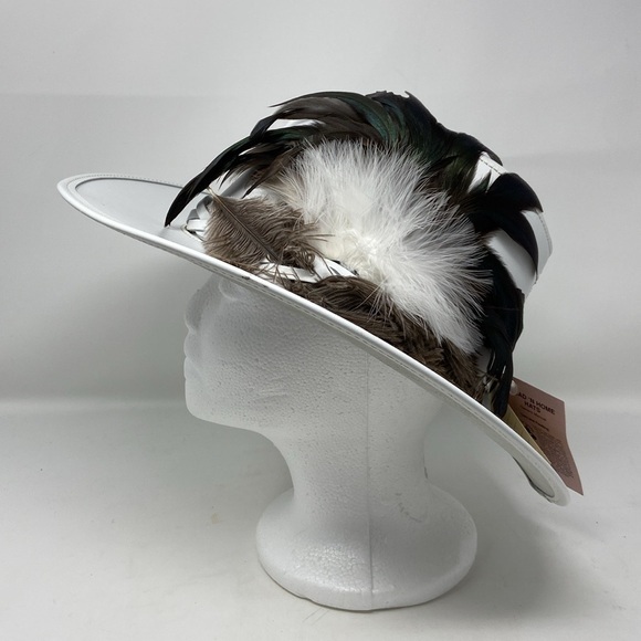 Head’N Home Accessories - NWT Head’N Home White Medium Leather & Ostrich Feather Hat